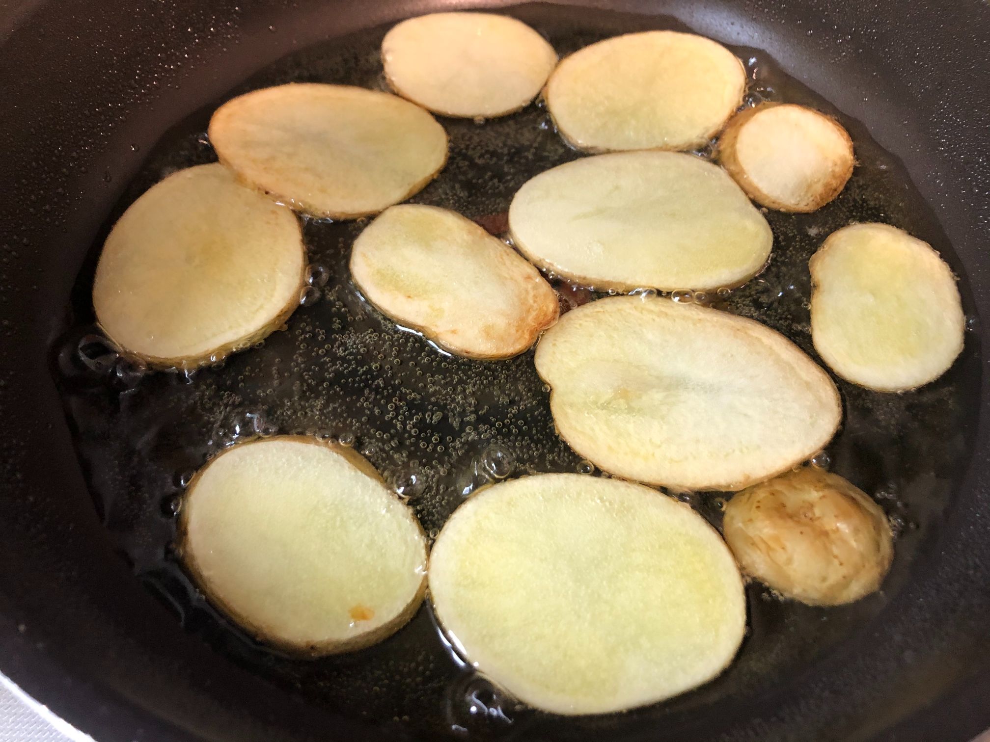 カリカリにローストしたひよこ豆を添えたベビーケールサラダのレシピ